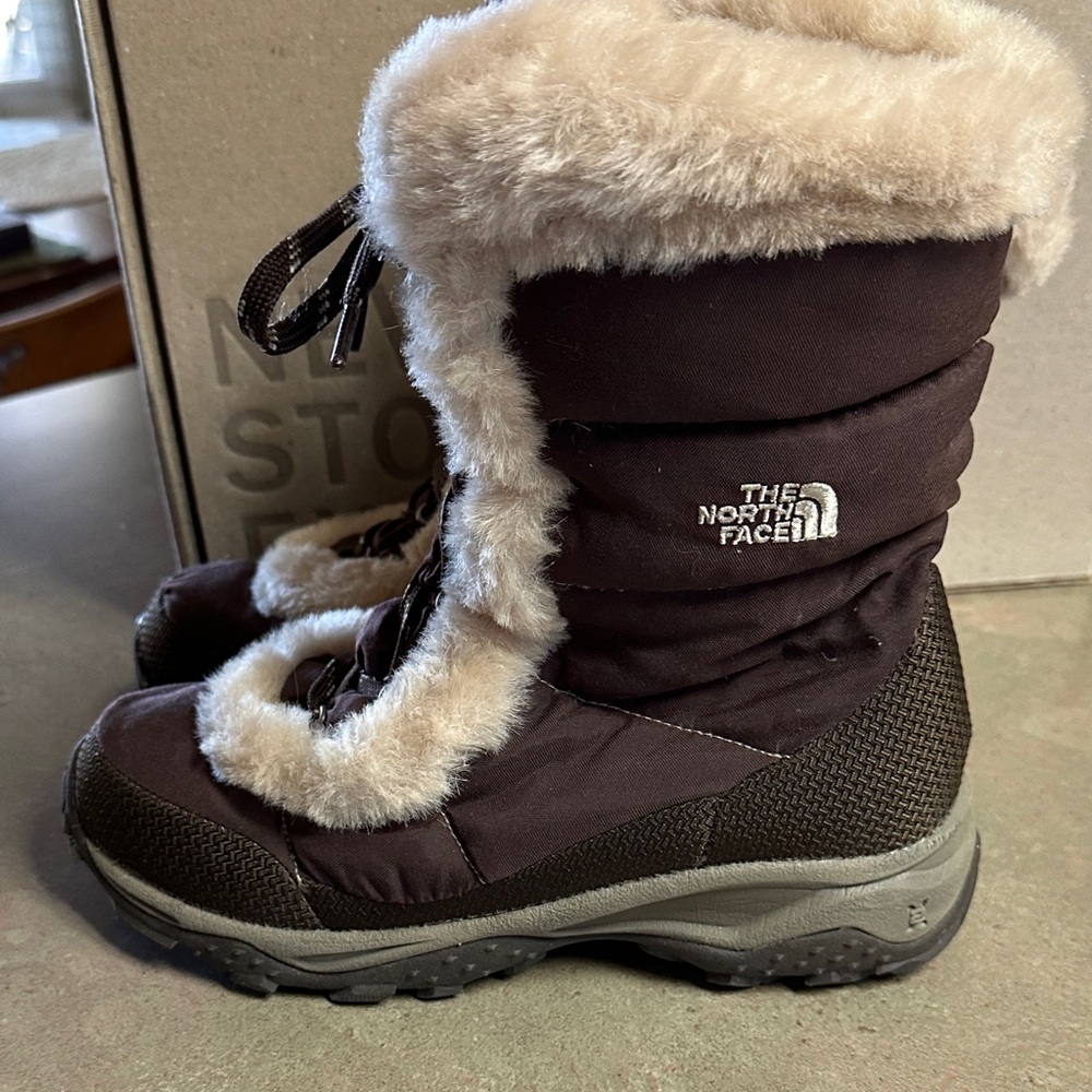 The North Face Nuptse Fur Winter Boots Women 7.5 w/Box - Picture 2 of 11